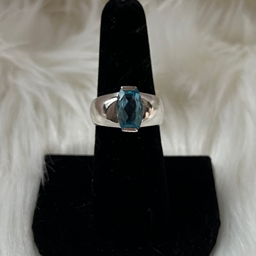 Blue Topaz and 925 Silver Ring - Size 7